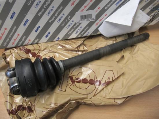 7778448 Aandrijfas linkerzijde