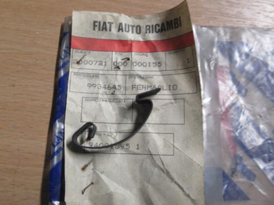 9934645 Clip distributiekap