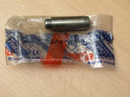 4372331 Klepgeleider 0.05 + 0.05