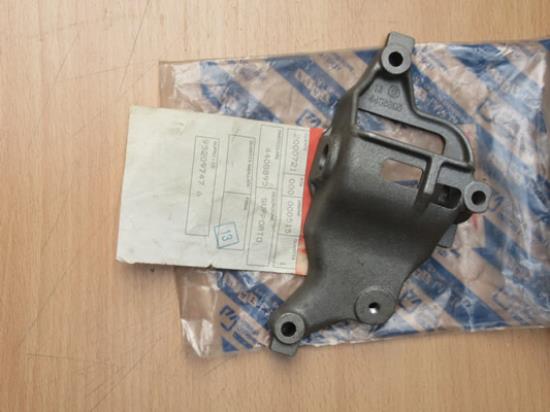 4408895 Steun versnellingsbak