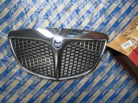735361078 Grille radiateur