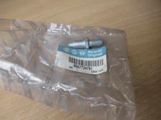 7734791 Bout voor remschijf