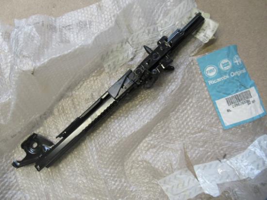 55703388 Geleider voorstoel links binnenkant