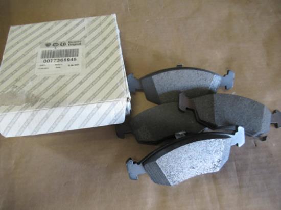 77365945 Remblokset voorzijde