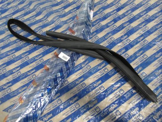 82456995 Pakking ruit deur voorkant linkerzijde