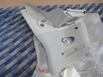 735361853 Sierstuk kofferbak linkerzijde