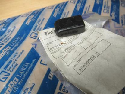 7538099 Afdekking vergrendeling achterbank