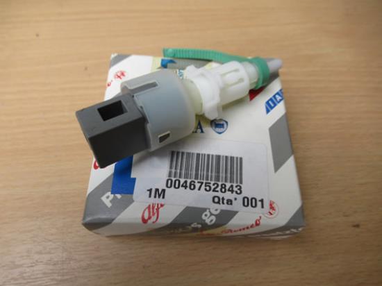 46752843 Remlichtschakelaar