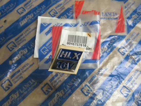 46757616 Embleem HLX 16V achterkant