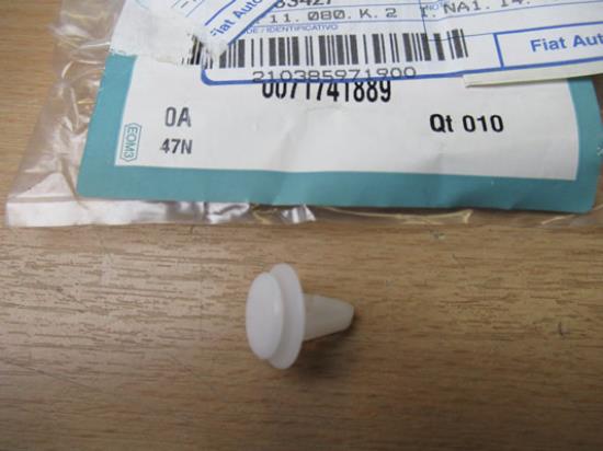 71741889 Veertje voor bevestiging sierlijst