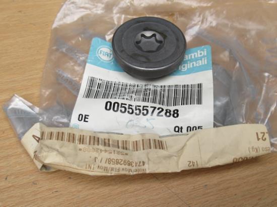 55557288 Plug distributie