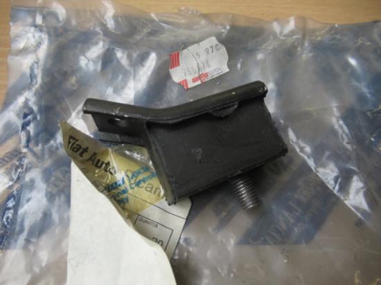 986678 Motorsteun voorzijde