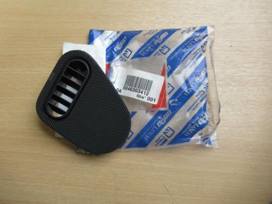 46303412 Sierstuk luchtventilatie rechterzijde dashboard