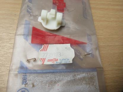 7739383 Veertje voor portiervergrendeling