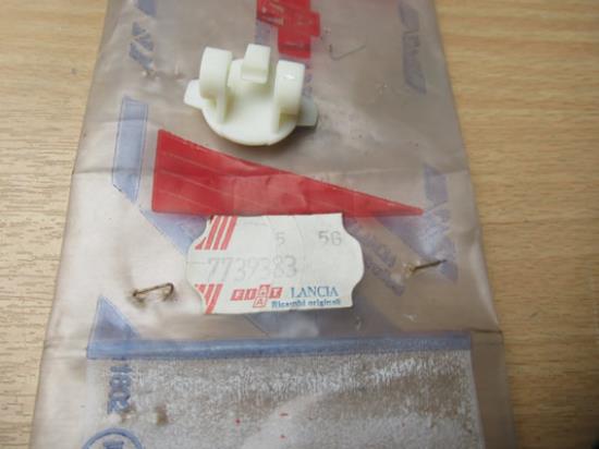 7739383 Veertje voor portiervergrendeling