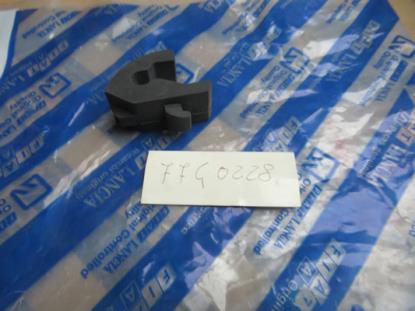 7740228 Klem voor hoedenplank