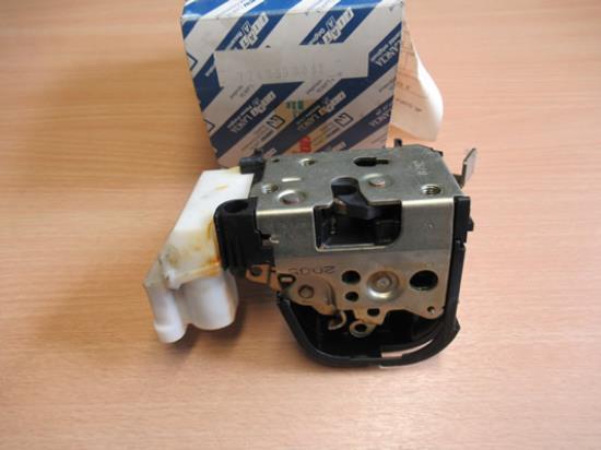 7740598 Portierslot linksvoor