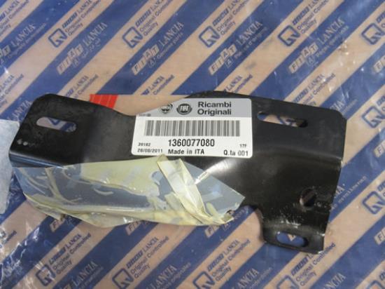 1360077080 Versterking carrosserie linkerzijde