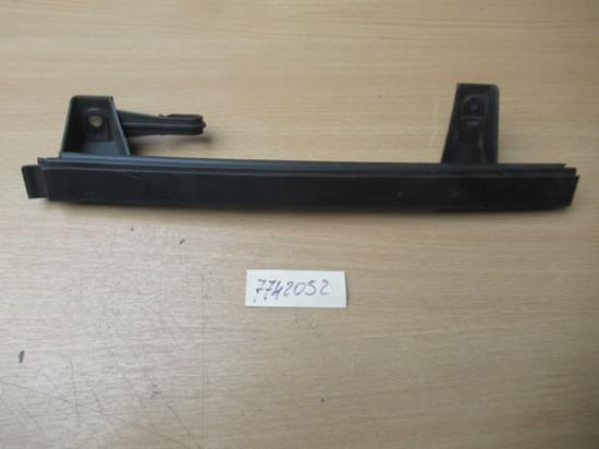 7742052 Geleiding voor raam linksvoor