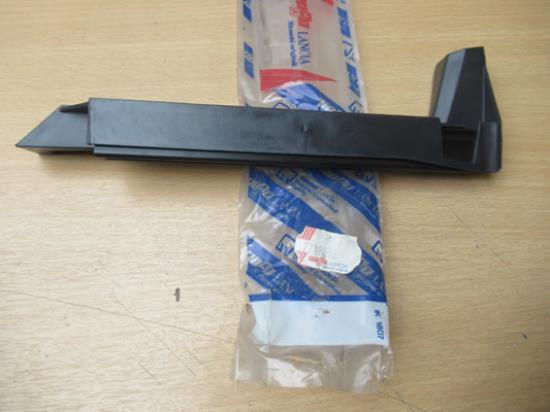 7742053 Geleiding voor raam rechtsachter