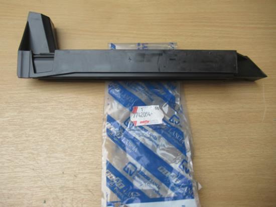 7742054 Geleiding voor raam linksachter