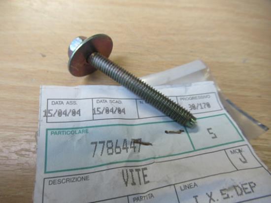 7786447 Bout luchtfilterhuis