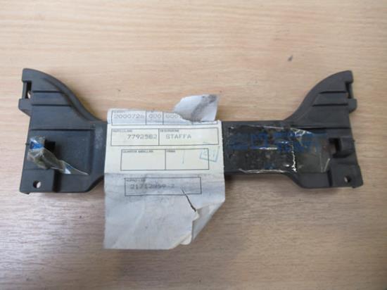 7792582 Beugel middenconsole