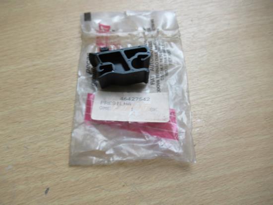 46427542 Veertje voor motorkap