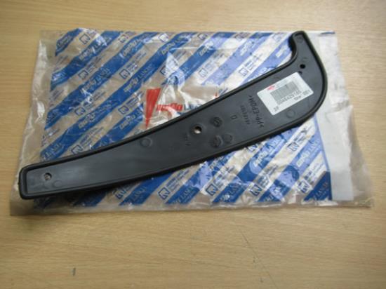 46429185 Spatplaat voor rechterwielkuip