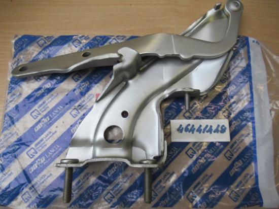 46441448 Scharnier motorkap linkerzijde