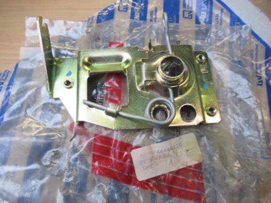 46446125 Slotplaat motorkap