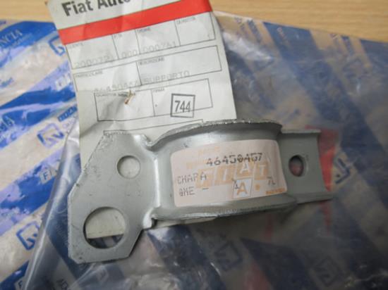 46450457 Beugel torsiestang linksvoor