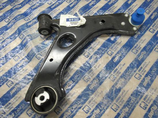 51783056 Draagarm rechtsvoor