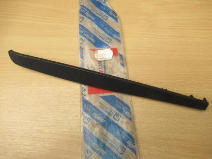 5893253 Sierstuk dak rechterzijde