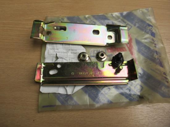 5895546 Beugel gordel rechterzijde