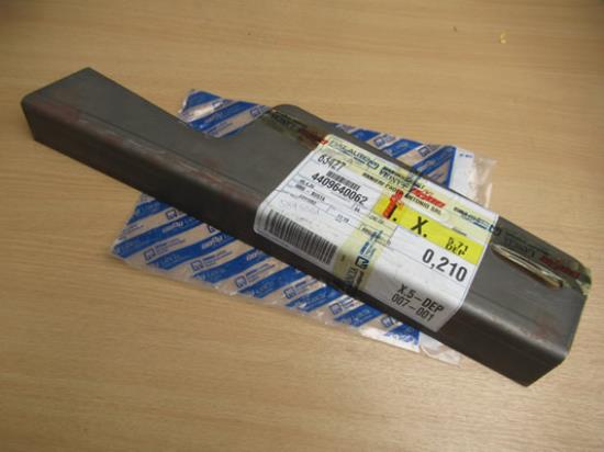 5895551 Beugel gordel rechterzijde