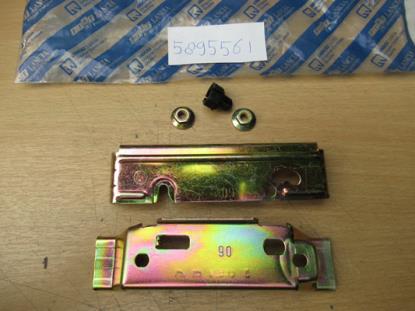 5895561 Beugelset gordel linkerzijde