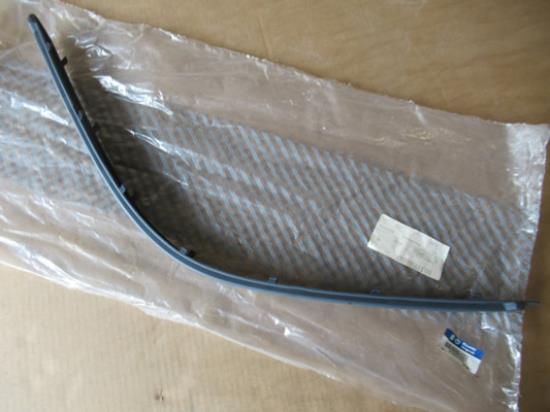 735267932 Stootstrip voorbumper links