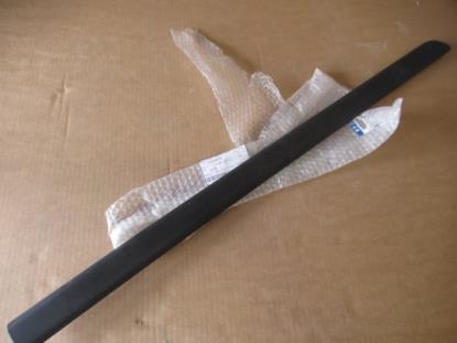 735365678 Stootstrip linksvoor