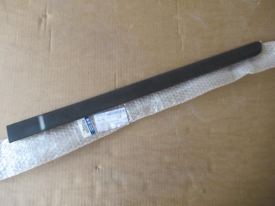 735365880 Stootstrip linksachter