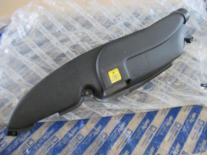 7786593 Luchtgeleider