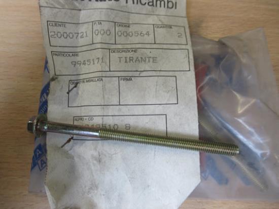 9945171 Bout dynamosteun