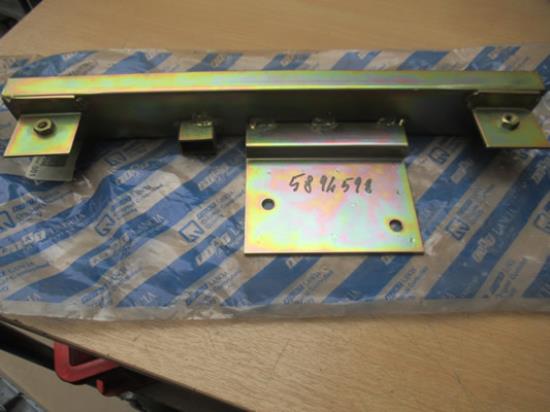 5894598 Beugel voor gepantserd voertuig