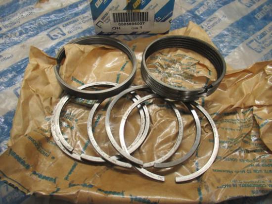 5895007 Zuigerverenset 2.4TD