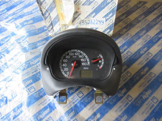 735262299 Instrumentenpaneel