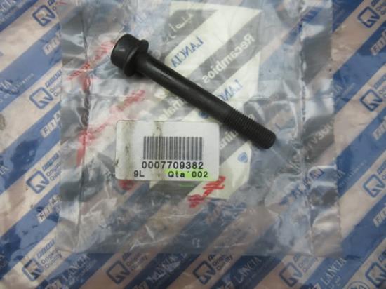 7709382 Bout voor motorophanging