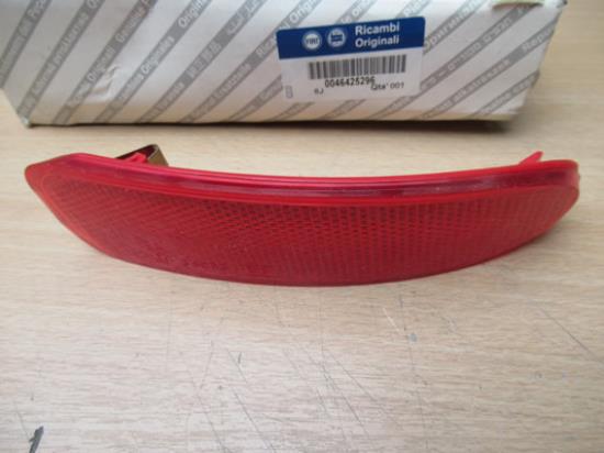 46425296 Reflector rechtsachter in bumper