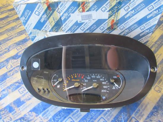 46462671 Instrumentenpaneel met snelheidsmeter