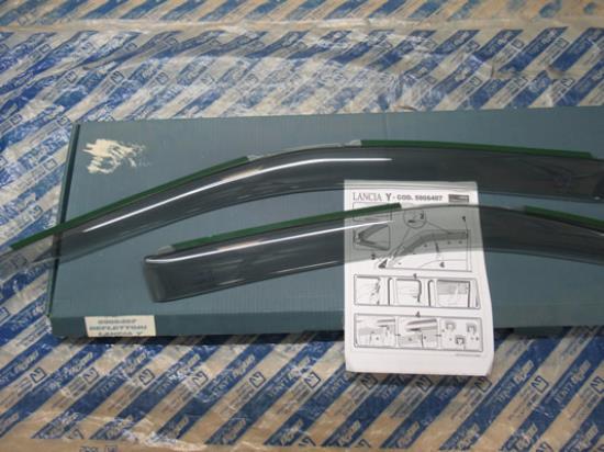 5908407 Winddeflector voor portier