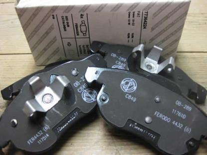 77364224 Remblokset voorzijde